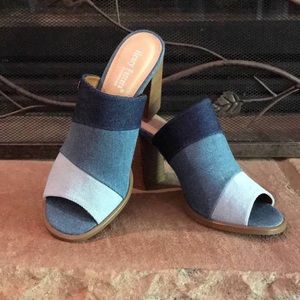 Two tone denial open toe slides size 7